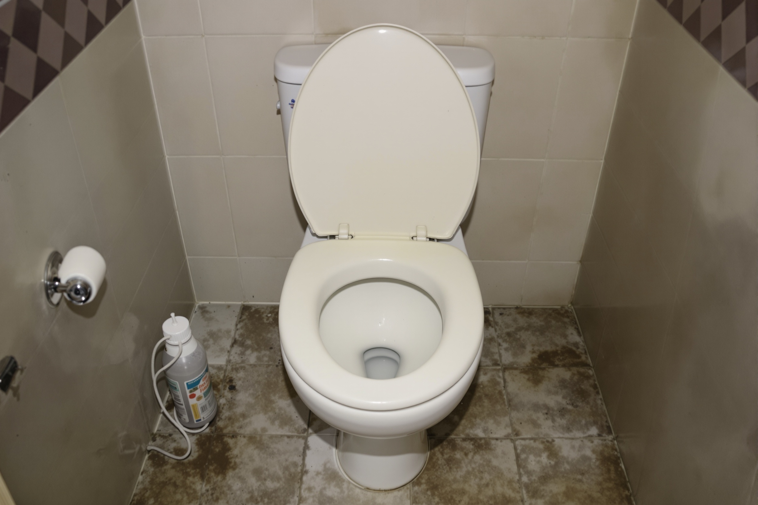 東広島市黒瀬町 温水洗浄便座交換(LIXIL シャワートイレ) 施工前(Before)トイレ交換リフォーム