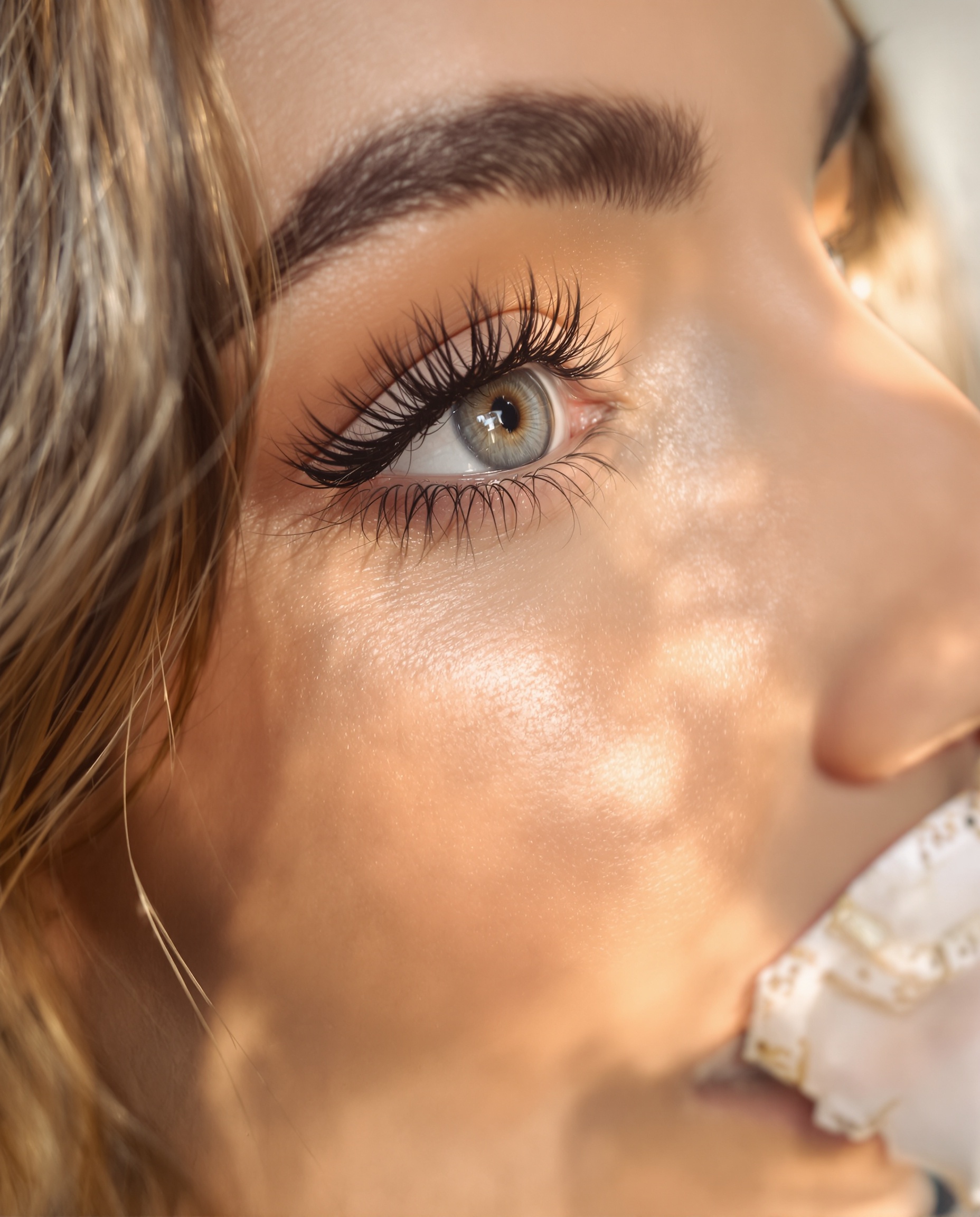 Beautiful lashes on diverse model