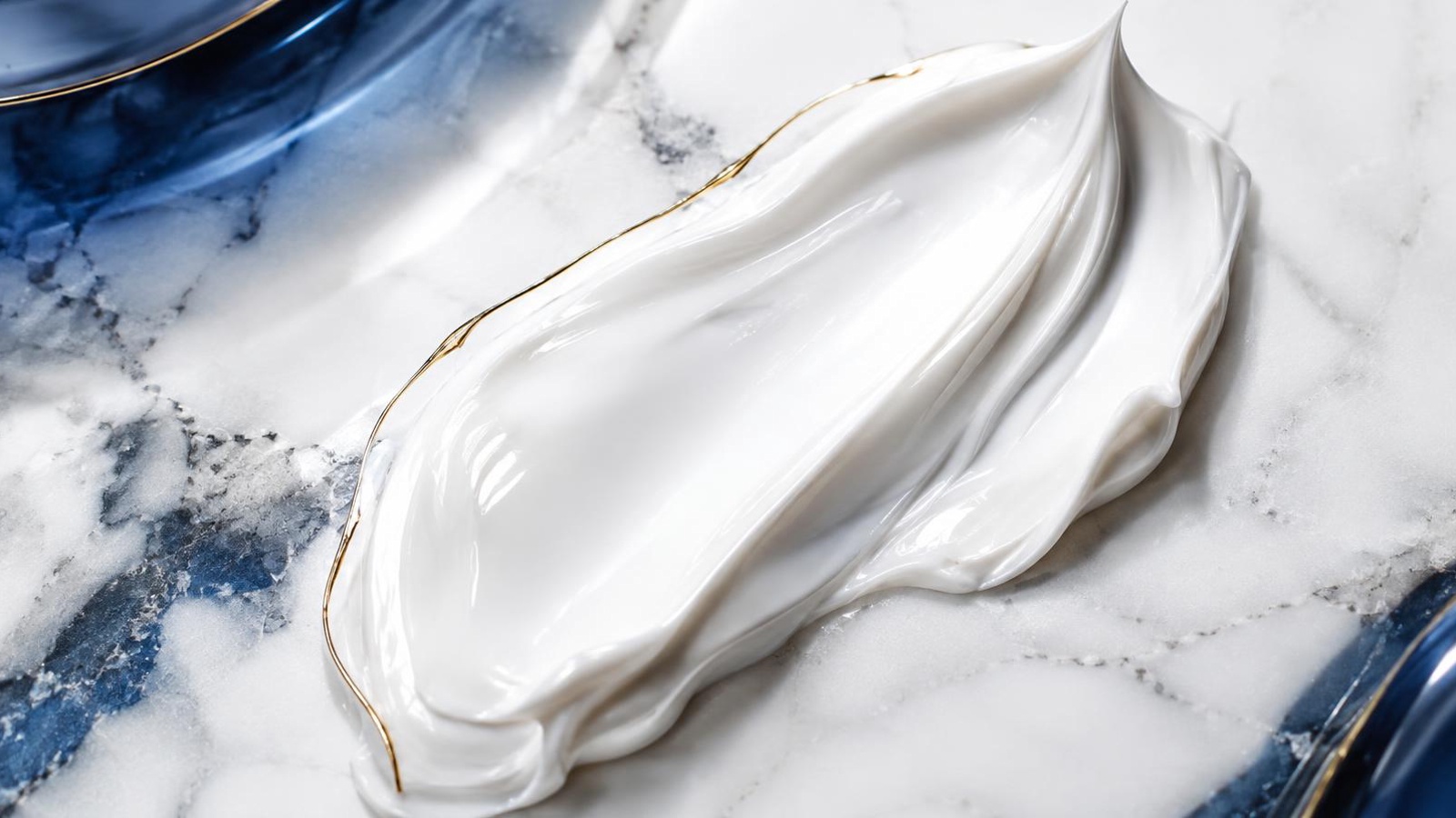 Professional Care Cream — işlem öncesi profesyonel cilt bakım kremi dokusu