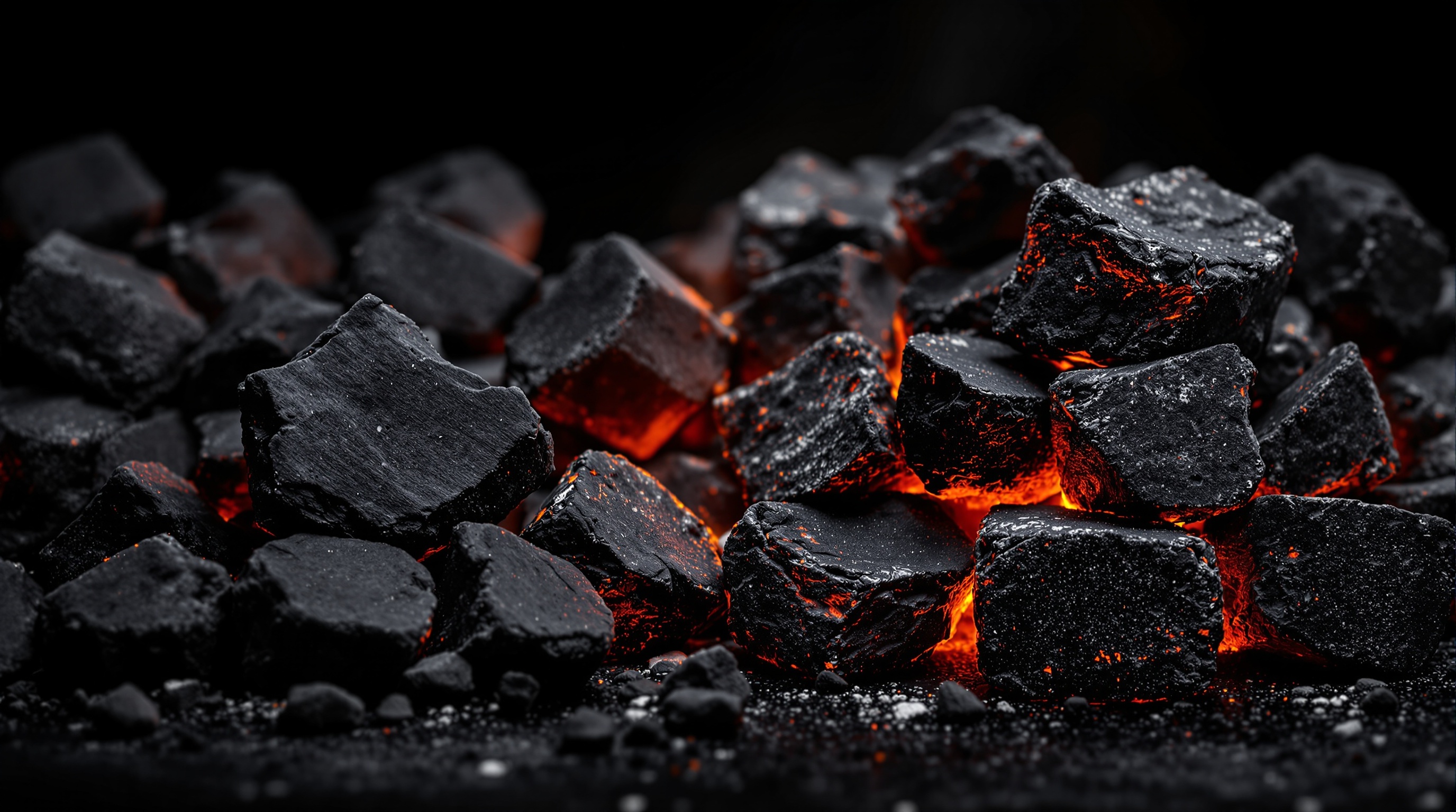 Lump Charcoal vs Briquettes: The Definitive Guide